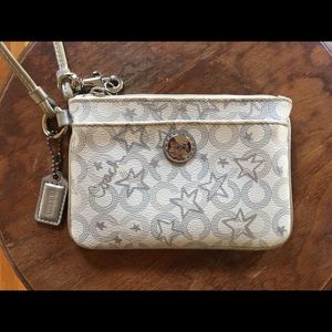 ✨COACH WAVERLY SNOW QUEEN WRISTLET✨